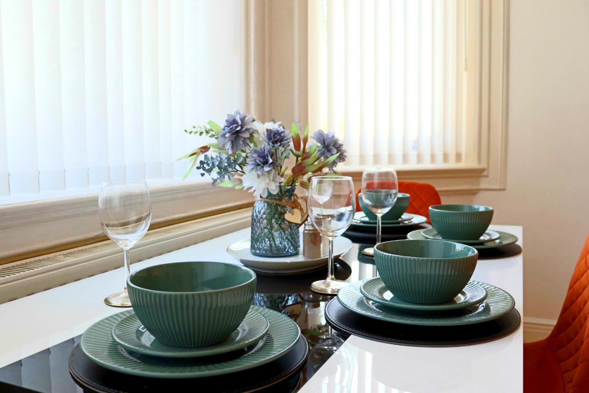 Apartment Luxury 2 Bed Apt, Sleeps 4, Secure Prkg-1 Car, Racecourse 5min Walk, Legoland & Lapland 8mins, Windsor 15mins Ascot (Berkshire)